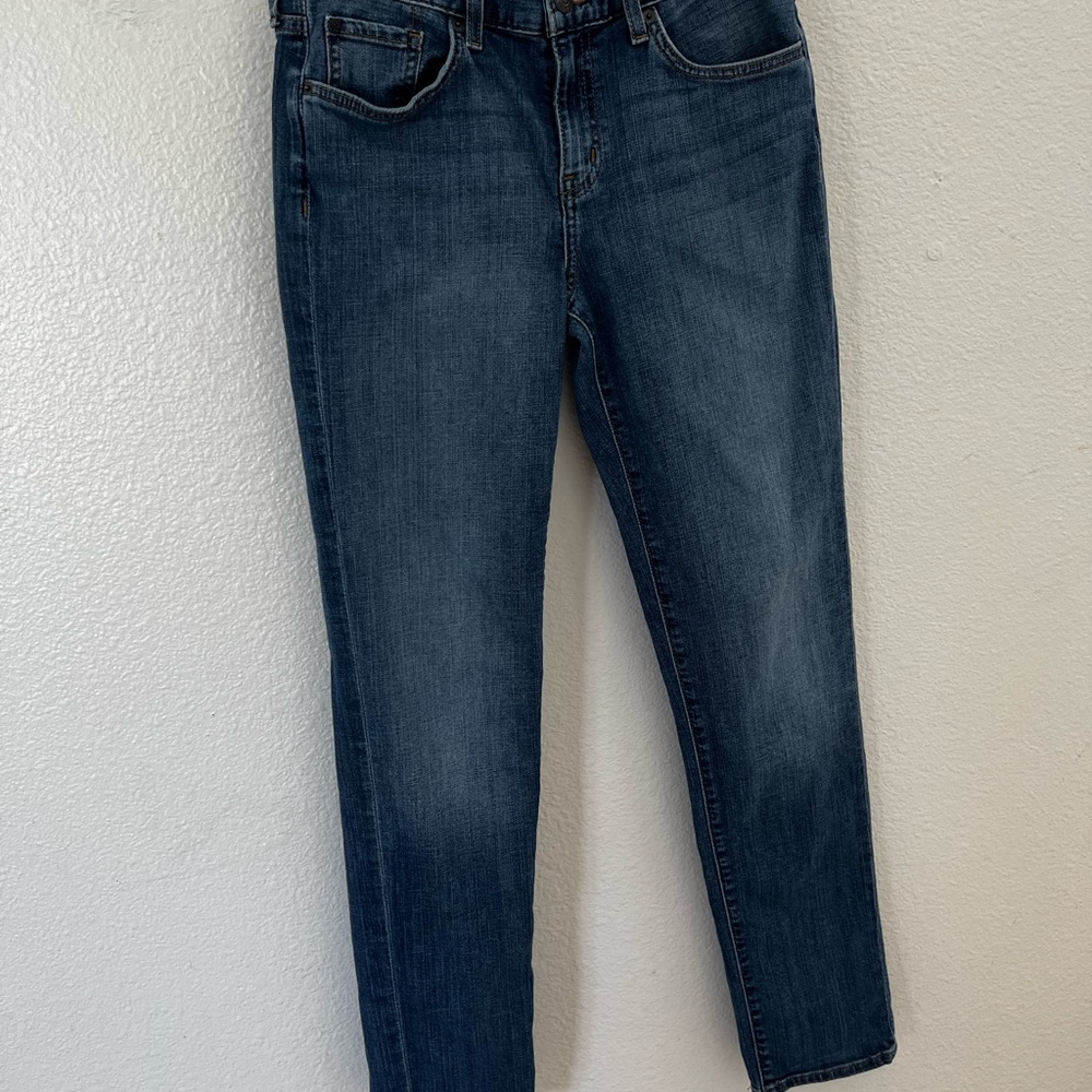 Med. denim blue Eddie Bauer Boyfriend relaxed Jean. Size 0 /30” inseam